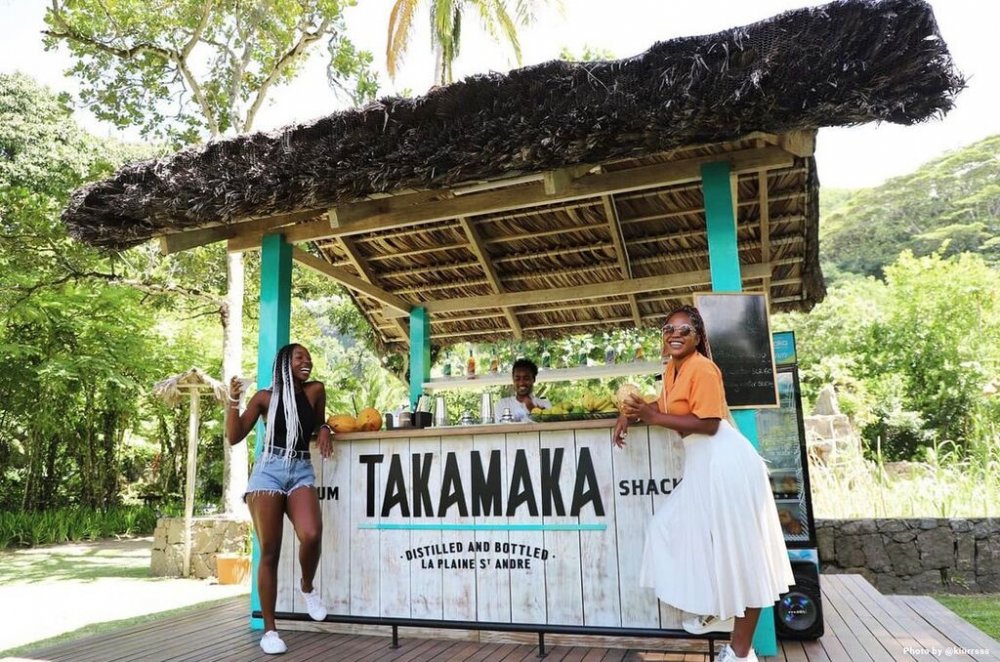 Takamaka bar